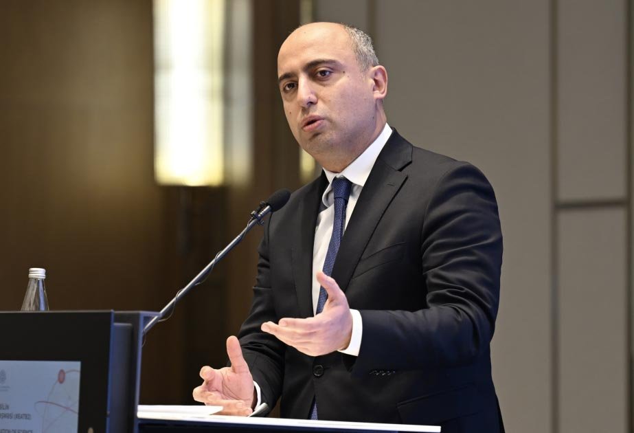 Bakı şəhərinin 205, 64, 138, 111, 285, 269, 56, 170, 116, 16 nömrəli, Sumqayıt şəhərinin 6 nömrəli, Xırdalan şəhərinin 5 nömrəli və Gəncə şəhərinin 37 nömrəli məktəblərində valideynlərdən pul toplandığı iddia edilir. FAKT/İDDİA