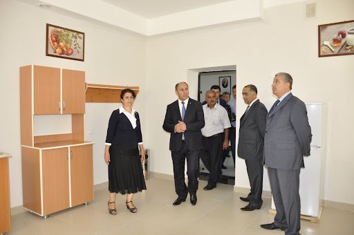 Bərdə rayon E.Əsədov adına Türkmən kənd tam orta məktəbin direktoru Nərgiz Həsənova: Məktəbinin inkişafına rəhbərlik edən fədakar direktor.