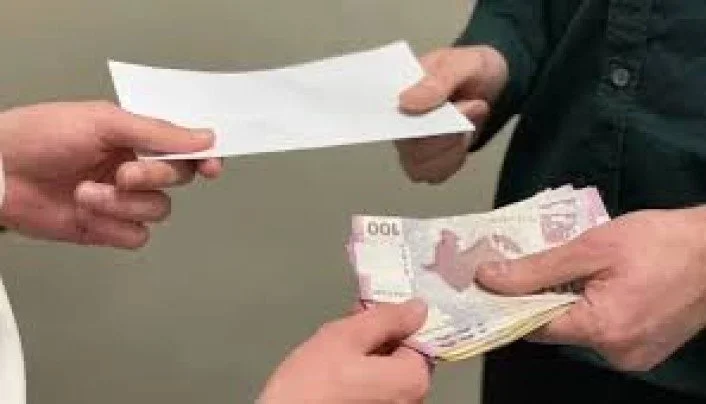 İcra hakimiyyətinin Nurlan adlı işçisinin şok videosu