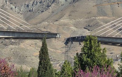 Tehrana gedən körpü bombalandı