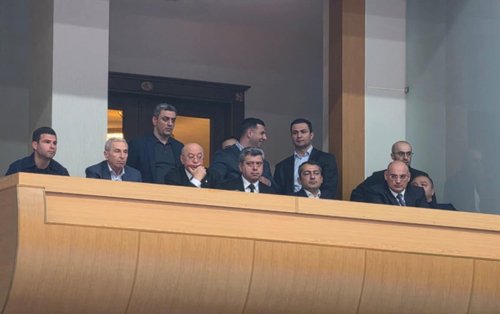 Kəmaləddin Heydərov yeni müavinləri ilə oyunu izlədi