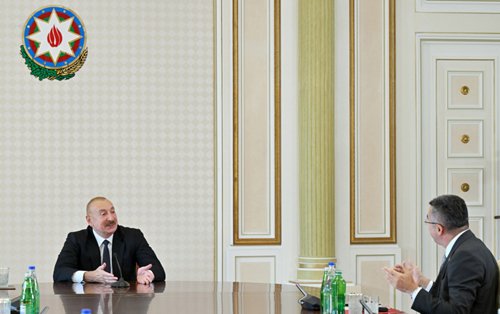 “Köhnə avtomobillə yorğan-döşək gətirmişdi” - Prezident Sərvərdən danışdı